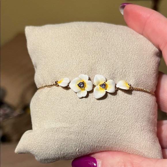 NWOT Kate Spade Precious Pansy adjustable gold tone bracelet - Picture 2 of 8